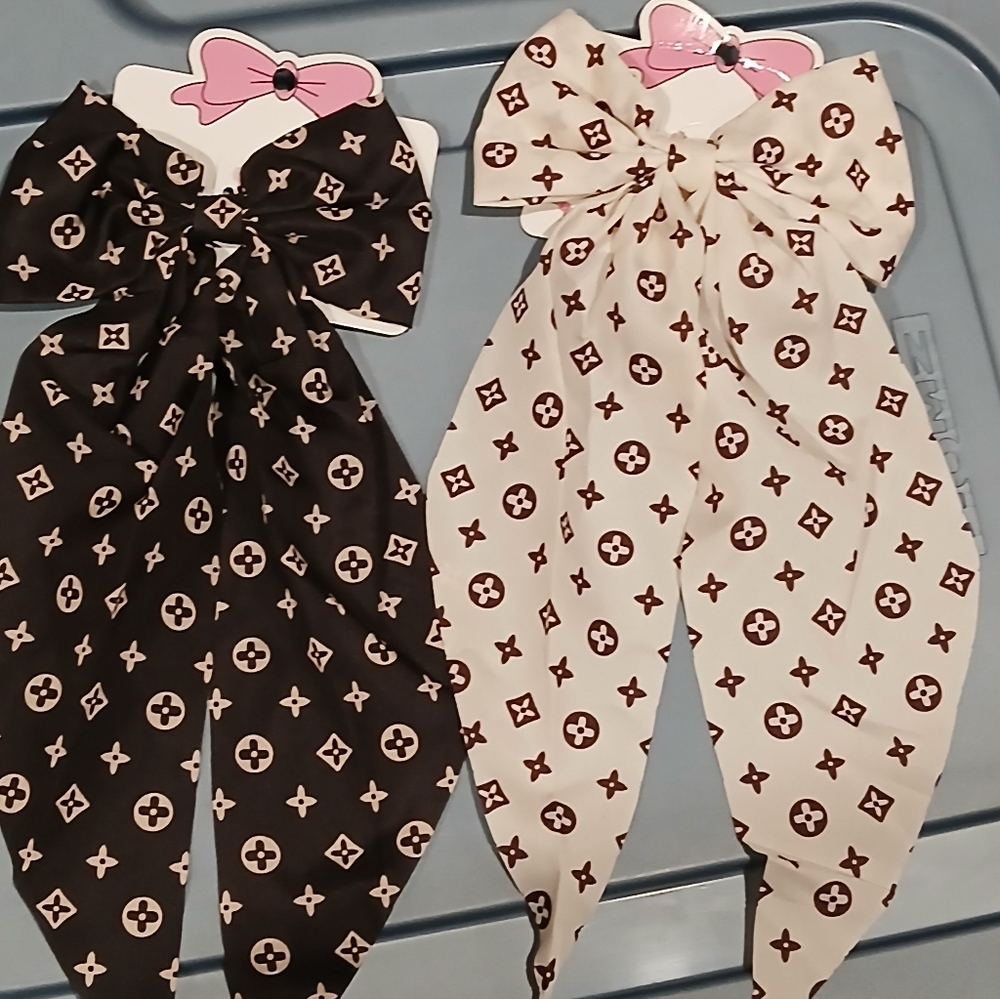 Two Hair Bows in Black and Cream